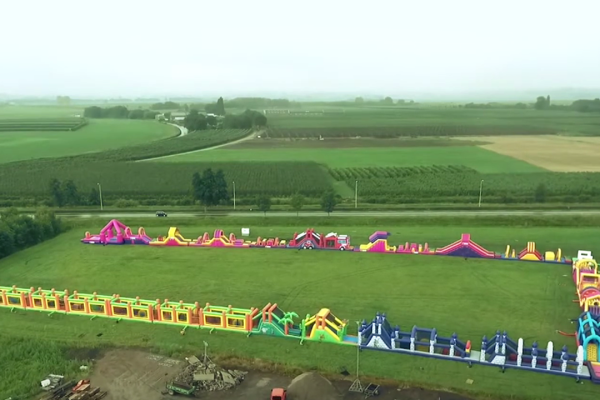 Triple-J Visions - video for Vcompany - biggest inflatable obstacle course - film - product video - Breda - aftermovie - build up - Utrecht - Werkhoven -